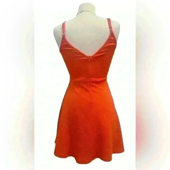 Sexy wraparound orange maxi dress - Picture 3 of 4